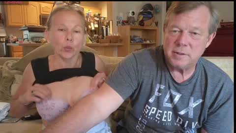 Snapshot of matureluvin chatting on 09/10/25, 12:10 JustUs online show from 09/10/25, 12:10