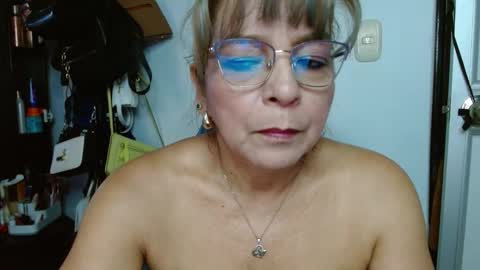 Snapshot of maturetigress4c chatting on 12/17/25, 01:17 Cecilia online show from 12/17/25, 01:17