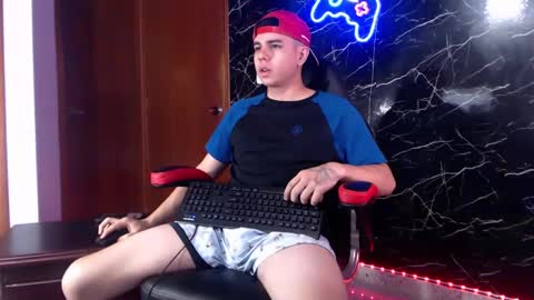 Snapshot of maty_hard chatting on 01/02/25, 01:40 Matias online show from 01/02/25, 01:40