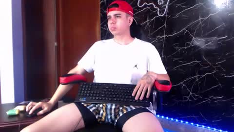 Snapshot of maty_hard chatting on 01/10/25, 10:50 Matias online show from 01/10/25, 10:50