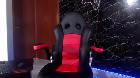 Snapshot of maty_hard chatting on 01/10/25, 01:52 Matias online show from 01/10/25, 01:52