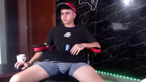 Snapshot of maty_hard chatting on 01/28/25, 10:02 Matias online show from 01/28/25, 10:02