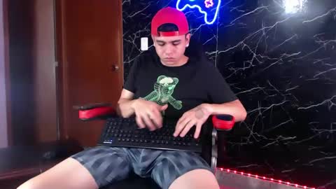 Snapshot of maty_hard chatting on 02/13/25, 09:41 Matias online show from 02/13/25, 09:41