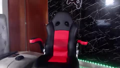 Snapshot of maty_hard chatting on 03/05/25, 07:49 Matias online show from 03/05/25, 07:49