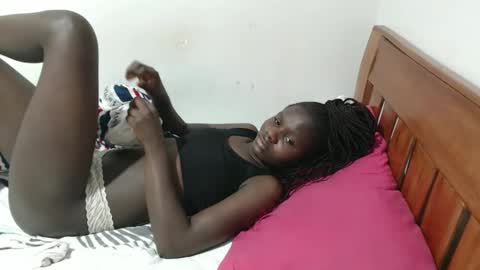 Snapshot of maui_001 chatting on 09/19/25, 03:19 moh online show from 09/19/25, 03:19