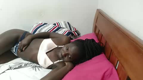 Snapshot of maui_001 chatting on 09/26/25, 09:35 moh online show from 09/26/25, 09:35