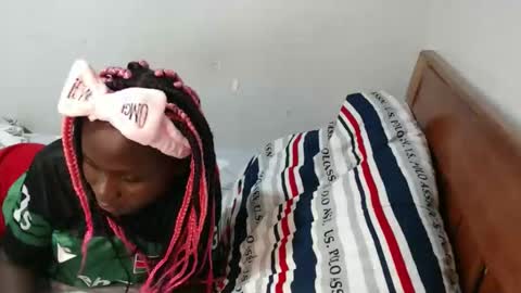 Snapshot of maui_001 chatting on 10/05/25, 01:20 moh online show from 10/05/25, 01:20