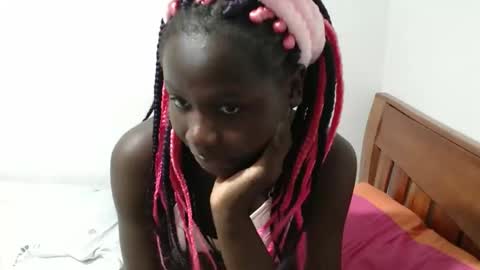 Snapshot of maui_001 chatting on 10/06/25, 08:56 moh online show from 10/06/25, 08:56