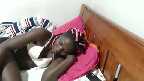 Snapshot of maui_001 chatting on 10/27/25, 11:09 moh online show from 10/27/25, 11:09