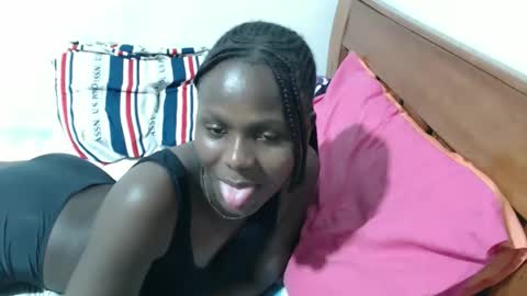 Snapshot of maui_001 chatting on 11/28/25, 12:30 moh online show from 11/28/25, 12:30