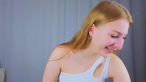 Snapshot of maureencoombs chatting on 10/04/25, 04:21 maureencoombs online show from 10/04/25, 04:21