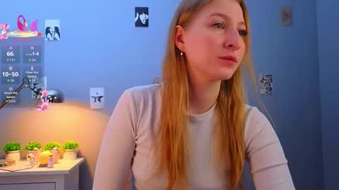 Snapshot of maureencoombs chatting on 11/16/25, 04:07 maureencoombs online show from 11/16/25, 04:07