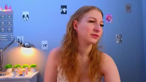 Snapshot of maureencoombs chatting on 11/21/25, 04:11 maureencoombs online show from 11/21/25, 04:11