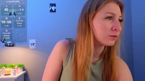 Snapshot of maureencoombs chatting on 11/29/25, 04:26 maureencoombs online show from 11/29/25, 04:26