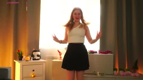 Snapshot of maureencoombs chatting on 03/28/26, 04:45 maureencoombs online show from 03/28/26, 04:45