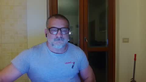 Snapshot of mauro1971 chatting on 04/13/26, 11:54 mauro1971 online show from 04/13/26, 11:54