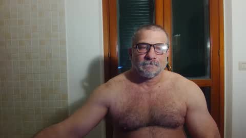 Snapshot of mauro1971 chatting on 04/15/26, 11:27 mauro1971 online show from 04/15/26, 11:27