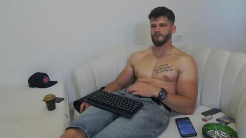 Snapshot of mauro_real_man chatting on 06/08/26, 05:24 mauro_real_man online show from 06/08/26, 05:24