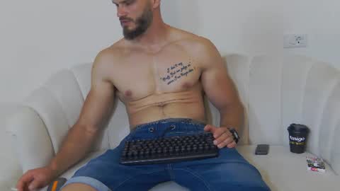 Snapshot of mauro_real_man chatting on 06/20/26, 04:54 mauro_real_man online show from 06/20/26, 04:54