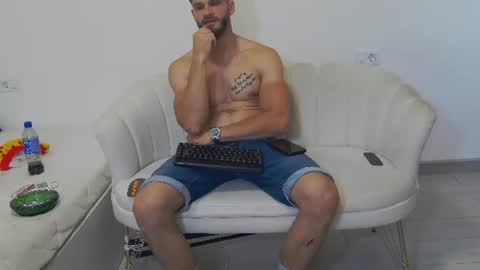 Snapshot of mauro_real_man chatting on 06/22/26, 05:10 mauro_real_man online show from 06/22/26, 05:10