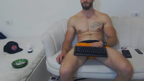 Snapshot of mauro_real_man chatting on 06/23/26, 05:44 mauro_real_man online show from 06/23/26, 05:44
