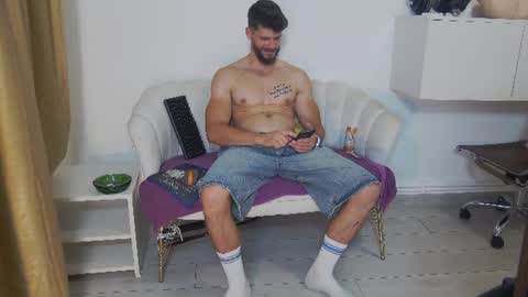 Snapshot of mauro_real_man chatting on 06/28/26, 04:24 mauro_real_man online show from 06/28/26, 04:24
