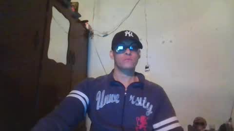 Snapshot of maurodirty chatting on 12/01/25, 07:57 Mauro online show from 12/01/25, 07:57