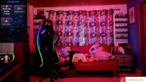 Snapshot of mavis_fuentes chatting on 12/19/25, 10:17 Hilary online show from 12/19/25, 10:17