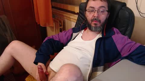 Snapshot of max818k chatting on 12/04/24, 08:40 Max online show from 12/04/24, 08:40