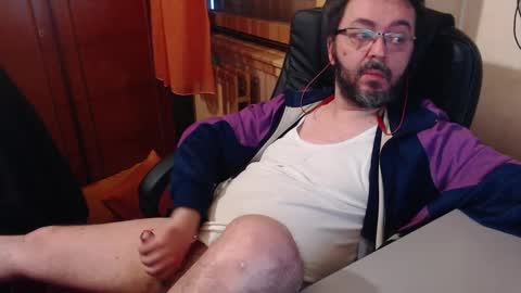 Snapshot of max818k chatting on 12/14/24, 07:40 Max online show from 12/14/24, 07:40