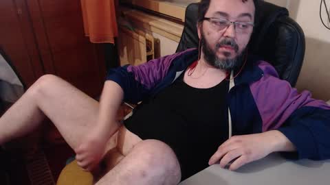 Snapshot of max818k chatting on 12/24/24, 02:33 Max online show from 12/24/24, 02:33