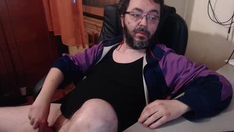 Snapshot of max818k chatting on 12/27/24, 06:35 Max online show from 12/27/24, 06:35