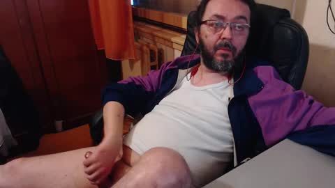 Snapshot of max818k chatting on 12/29/24, 03:13 Max online show from 12/29/24, 03:13