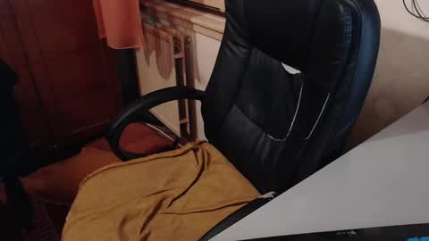 Snapshot of max818k chatting on 01/03/25, 07:16 Max online show from 01/03/25, 07:16