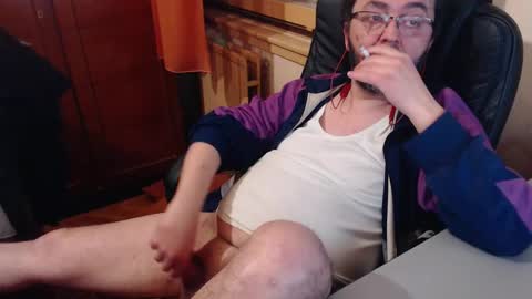 Snapshot of max818k chatting on 01/04/25, 02:35 Max online show from 01/04/25, 02:35