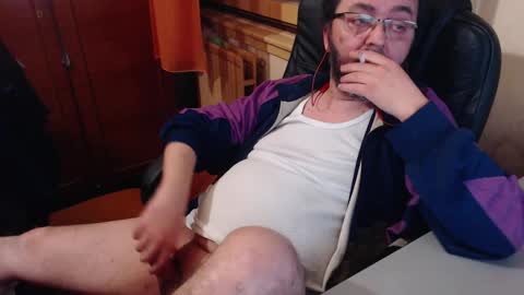 Snapshot of max818k chatting on 01/05/25, 08:52 Max online show from 01/05/25, 08:52