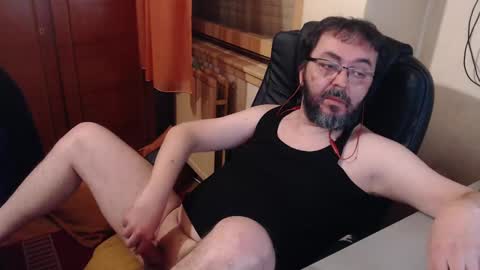 Snapshot of max818k chatting on 01/12/25, 04:18 Max online show from 01/12/25, 04:18