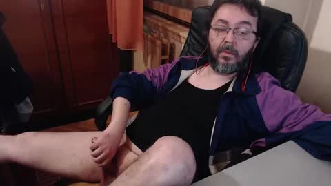 Snapshot of max818k chatting on 01/18/25, 03:27 Max online show from 01/18/25, 03:27