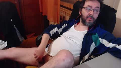 Snapshot of max818k chatting on 02/08/25, 06:12 Max online show from 02/08/25, 06:12