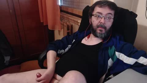 Snapshot of max818k chatting on 02/16/25, 07:48 Max online show from 02/16/25, 07:48