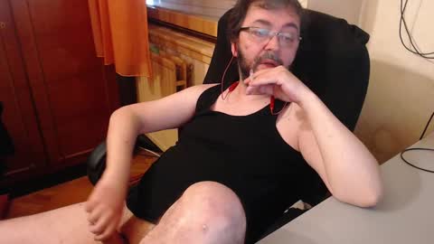 Snapshot of max818k chatting on 03/01/25, 07:30 Max online show from 03/01/25, 07:30