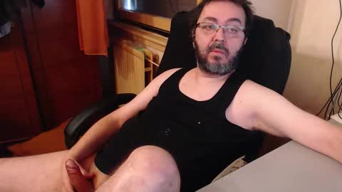 Snapshot of max818k chatting on 10/05/25, 05:39 Max online show from 10/05/25, 05:39