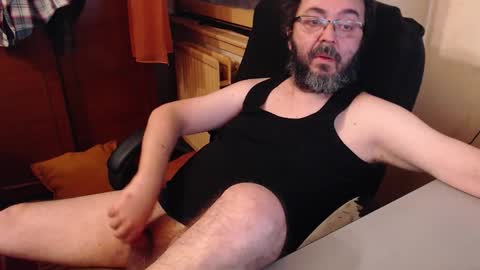 Snapshot of max818k chatting on 11/09/25, 08:23 Max online show from 11/09/25, 08:23