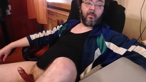 Snapshot of max818k chatting on 11/30/25, 07:34 Max online show from 11/30/25, 07:34