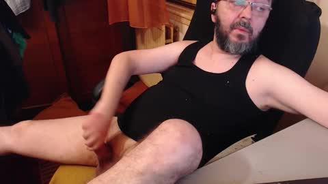 Snapshot of max818k chatting on 12/20/25, 03:30 Max online show from 12/20/25, 03:30