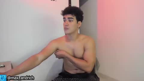 Snapshot of max__andrich chatting on 11/05/25, 02:33 Max... online show from 11/05/25, 02:33