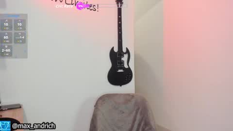 Snapshot of max__andrich chatting on 11/28/25, 03:20 Max... online show from 11/28/25, 03:20