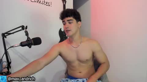 Snapshot of max__andrich chatting on 02/19/26, 10:22 Max... online show from 02/19/26, 10:22