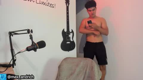 Snapshot of max__andrich chatting on 03/06/26, 02:52 Max... online show from 03/06/26, 02:52