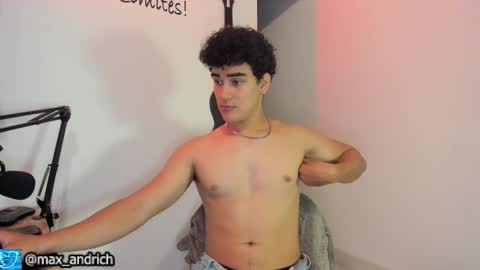 Snapshot of max__andrich chatting on 03/25/26, 02:28 Max... online show from 03/25/26, 02:28